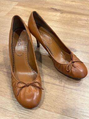 ALDO Cognac Leather Bow Round-Toe Pumps